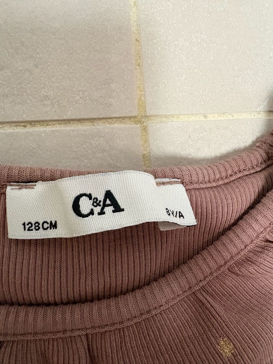 C&A Kleiderpakete & -sets: Langarmshirt C&A 128 – Gebraucht aus Oberwil-Lieli von mil_z56m 2