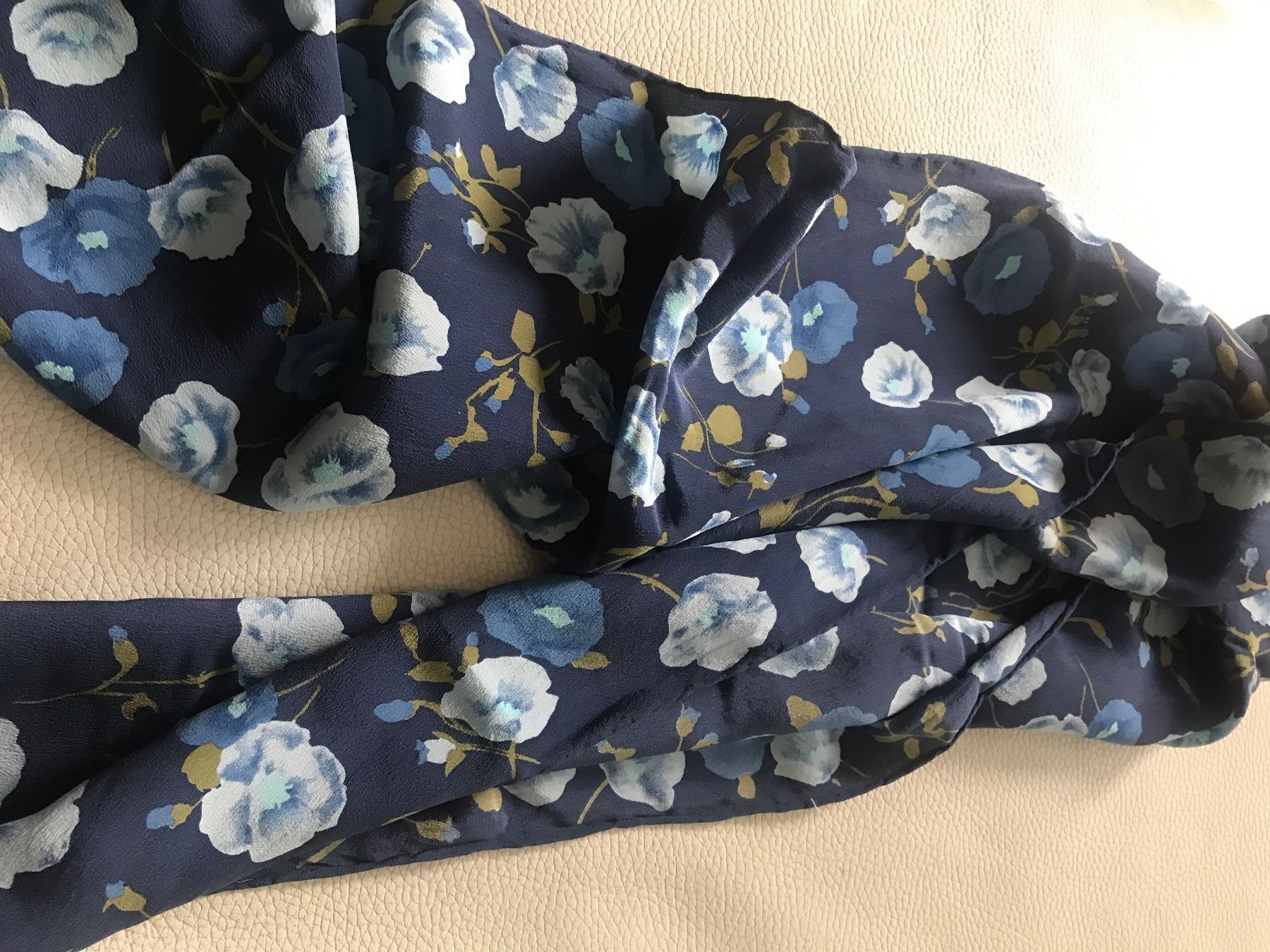 Codello Foulards & écharpes: Codello Seidenschal mit Blumenmuster, – D'occasion à Wettingen par Andres54 2
