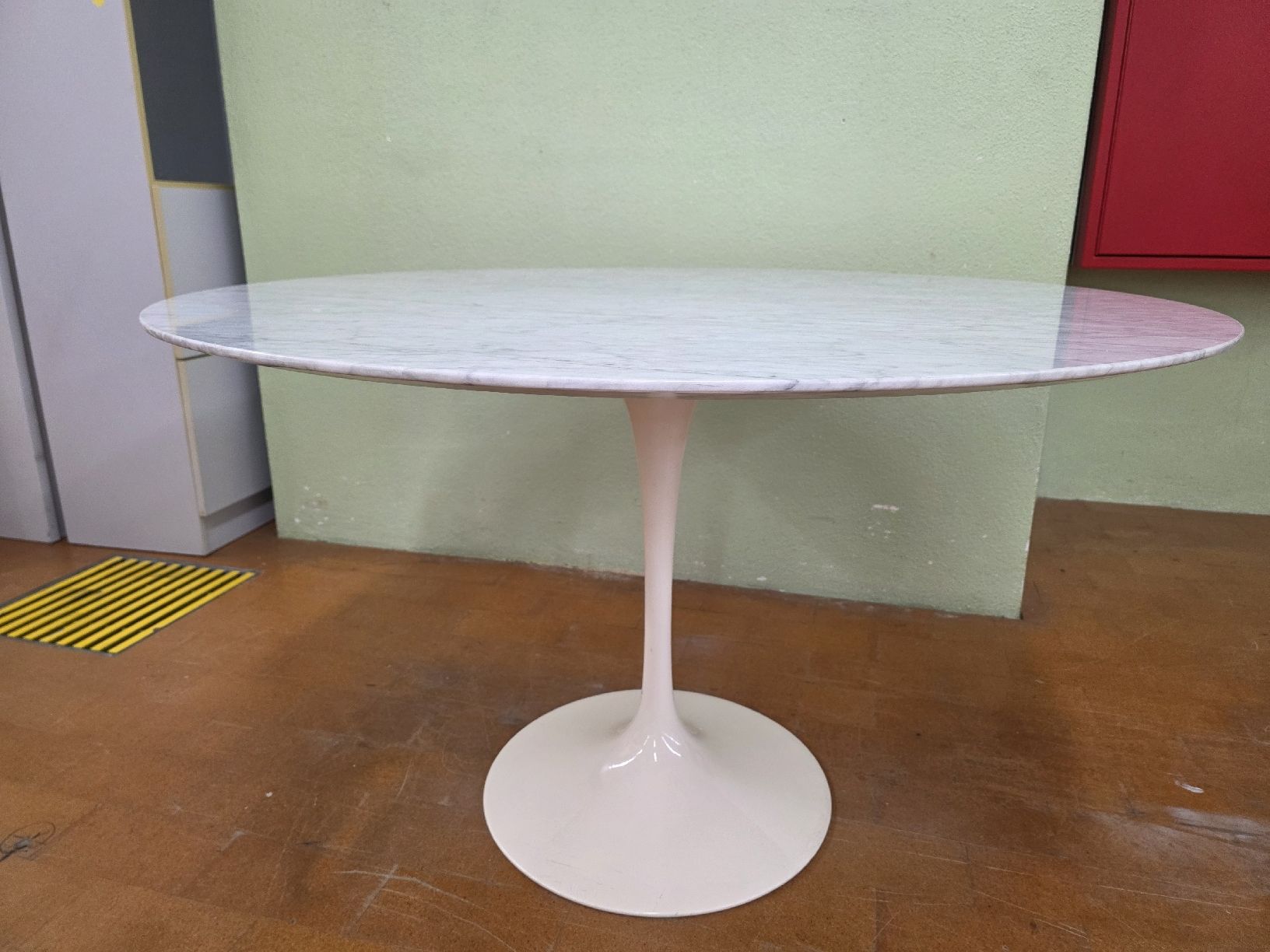 Tische: Designer Tulip Tisch aus Marmor – Gebraucht aus Lichtensteig von UsedINStore 6