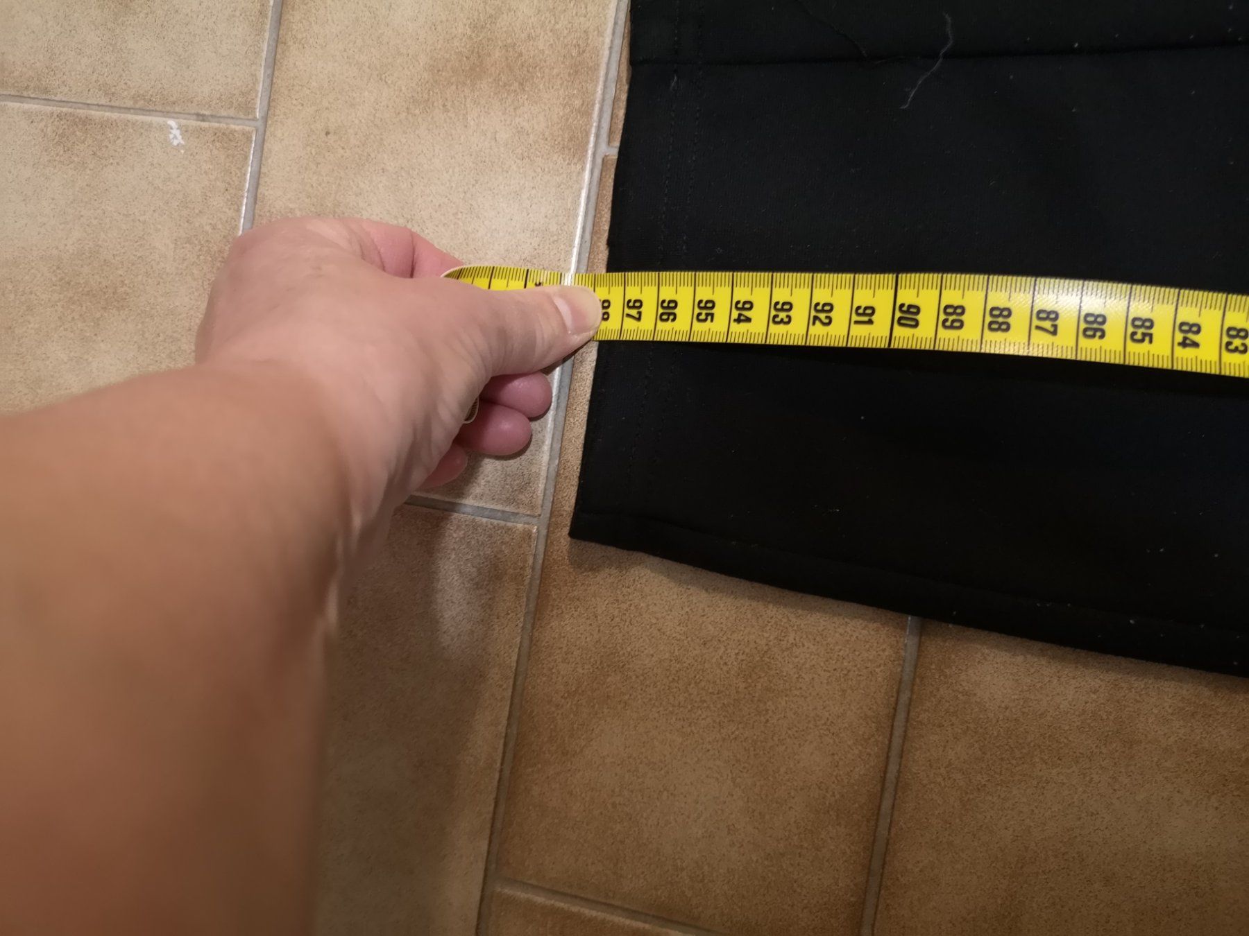 Pantaloni: Pantalon noir – Usato da CORMINBOEUF venduto da savaja 6