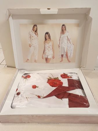 Sehr schönes 6-teiliges Pyjama-Set Grösse M, neu