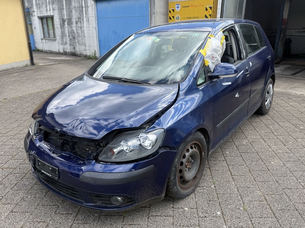 VW Automobili: VW Golf 2.0 TDI, Jg. 2005 - Defekt, Export oder Teile 53 – Usato da Herisau venduto da driti01