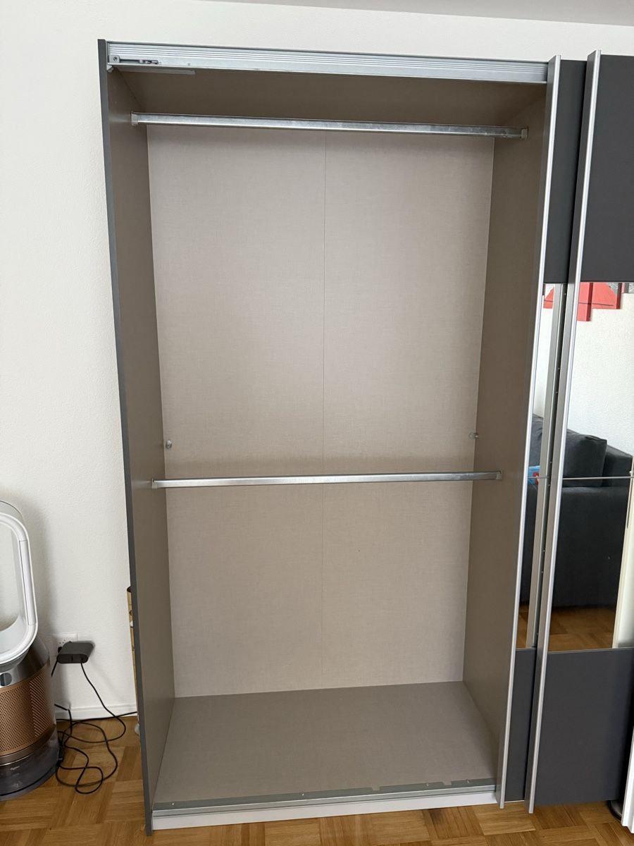 Armadi: Kleiderschrank grau – Usato da Gelterkinden venduto da adam_b 1
