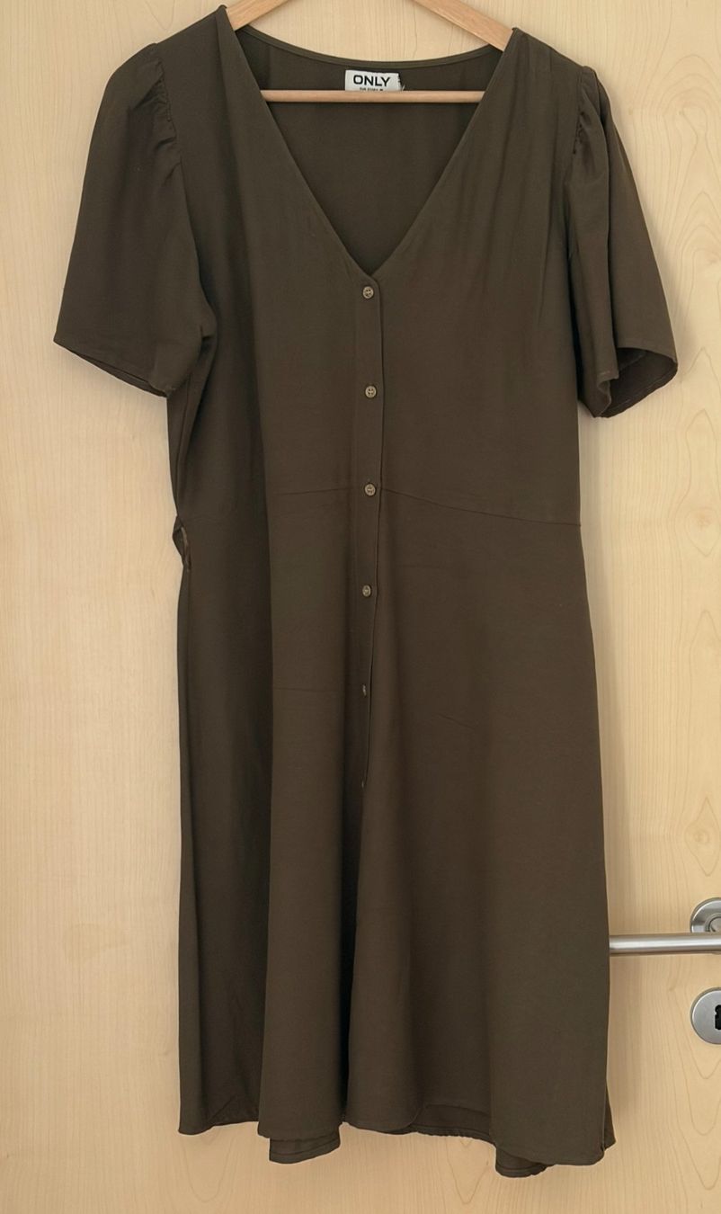 Only Robes: Damenkleid olive Gr.L – Neuf (Voir description) à Azmoos par Verwir64 1