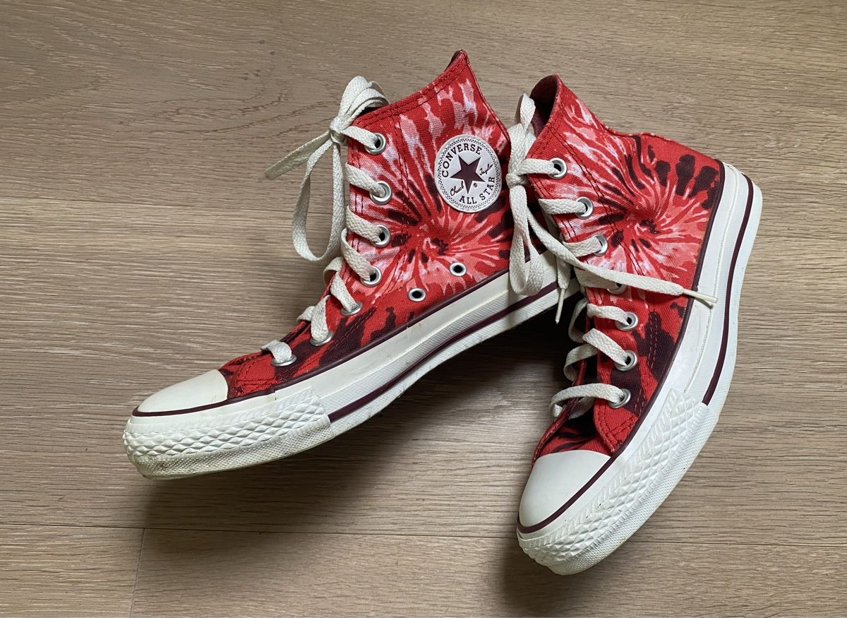 Converse Damenschuhe: Converse Chucks in rotem Batikstoff Grösse 36.5 – Gebraucht aus Winkel von Flyhy2020 2