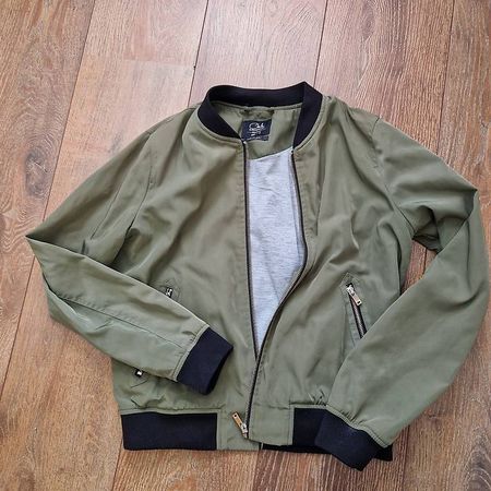 Grüne Bomberjacke Grösse 38