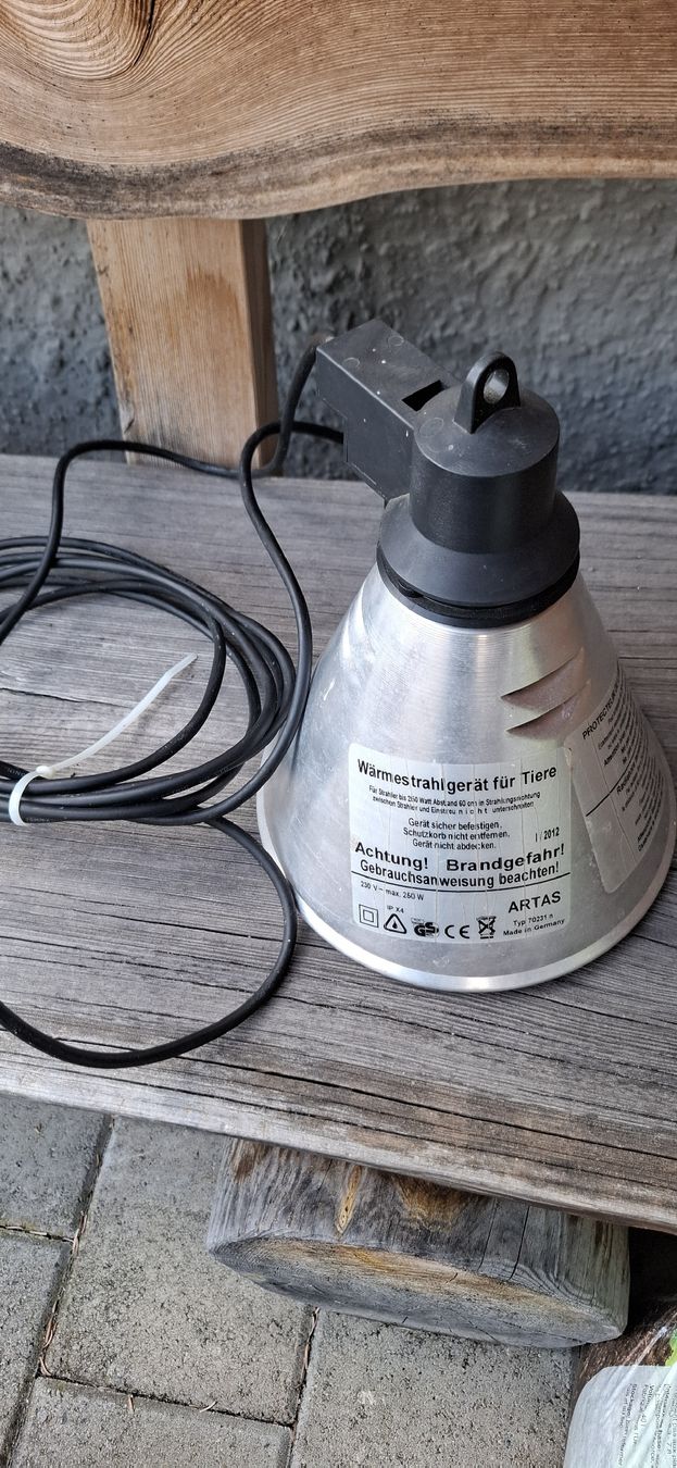 Radiatori: Wärmestrahler – Usato da Suhr venduto da Design_by_Debi