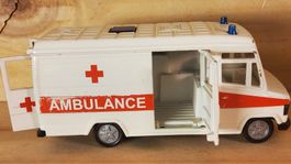 Modellauto MERCEDES-BENZ Krankenwagen 1:43 Siku