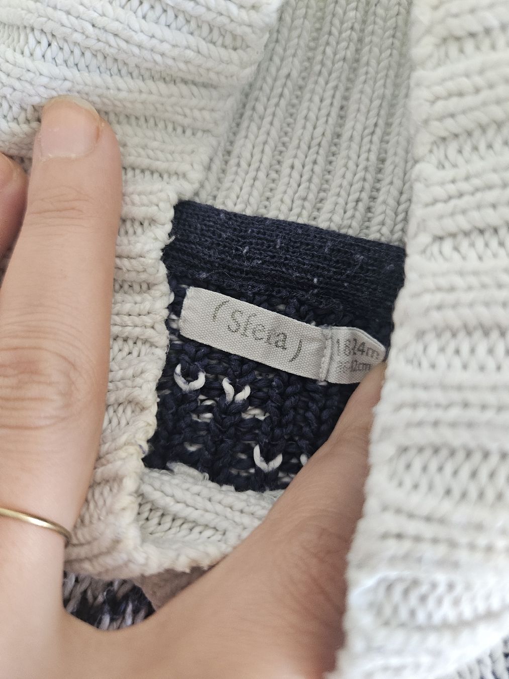 Maglioni & Felpe: Kinder Strickpullover Wal Motiv beige blau  – Usato da Oberwil BL venduto da Nymeria_1993 1