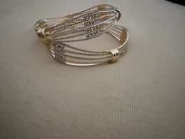 Goldfarbenes Armreif Set mit strass– Elegantes Design