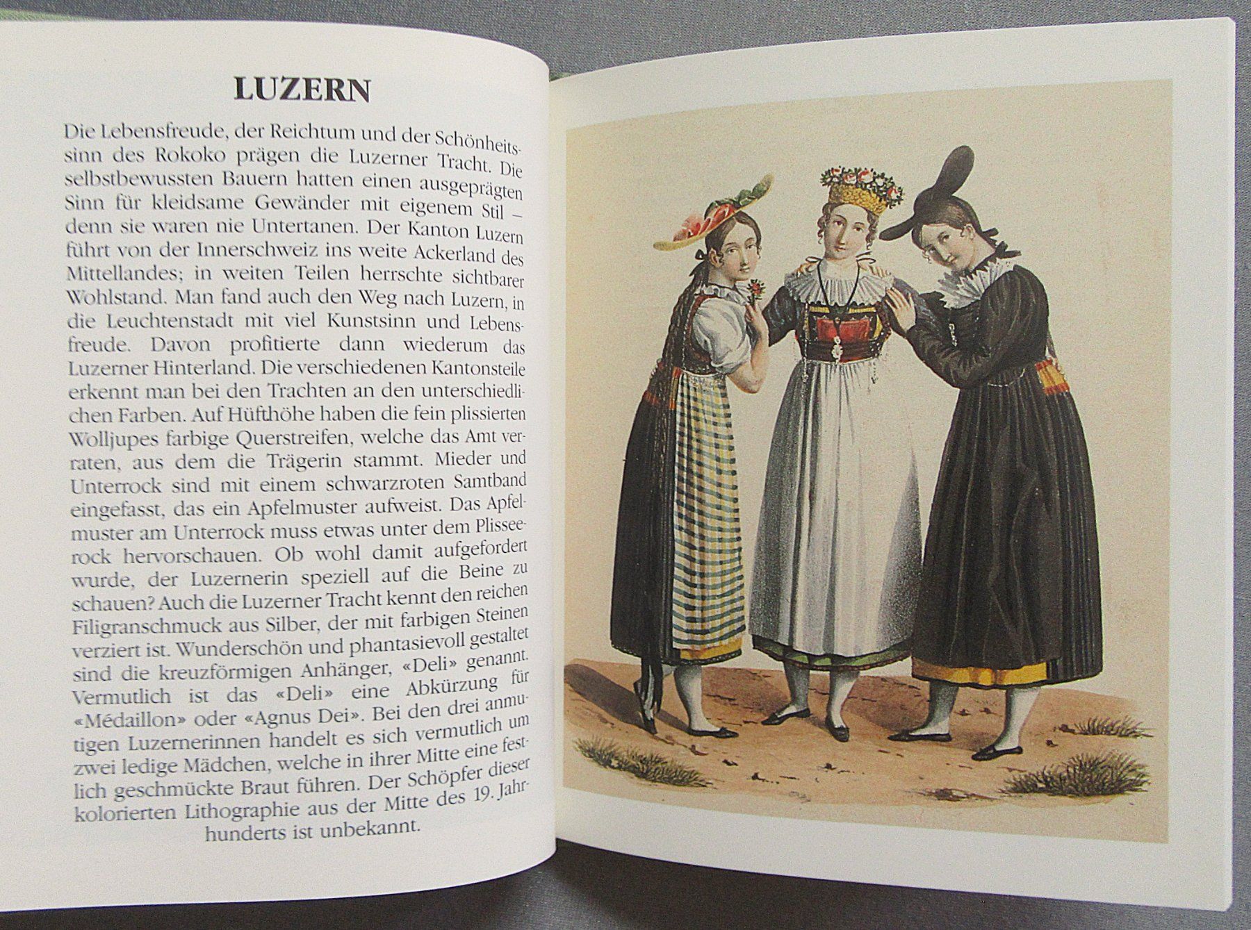 Livres: Historische Schweizer Trachten - aller 26 Schweizer Kantone – D'occasion à Auenstein par Padabimbim 2