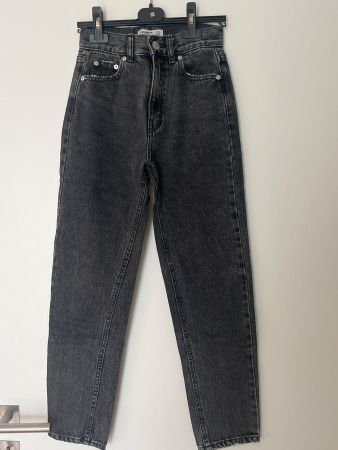 Jean Mom Femme PULL & BEAR noir washed T32. TRES BON ETAT