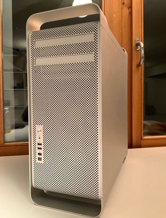 Apple Mac Pro 2 x 2.66 GHz Dual-Core Intel Xeon, 2006 (Defekt) in Egg b ...