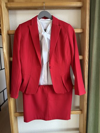 Elegantes Damenkostüm in Rot Gr. 36