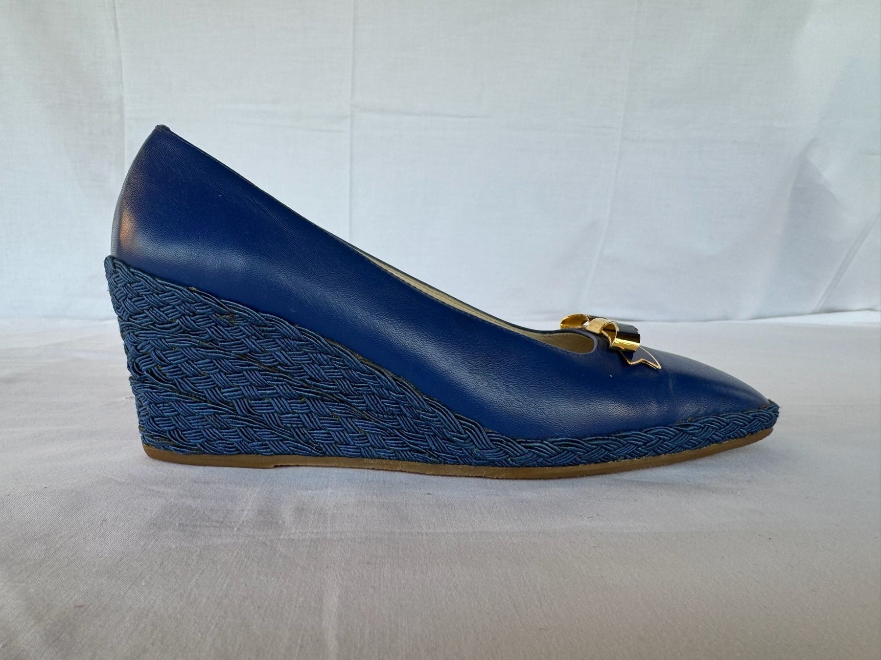Bally Scarpe da donna: Bally  Pumps blau mit Keilabsatz, Gr 36 – Nuovo (secondo la descrizione) da Oberrieden venduto da pet_n2c2 1