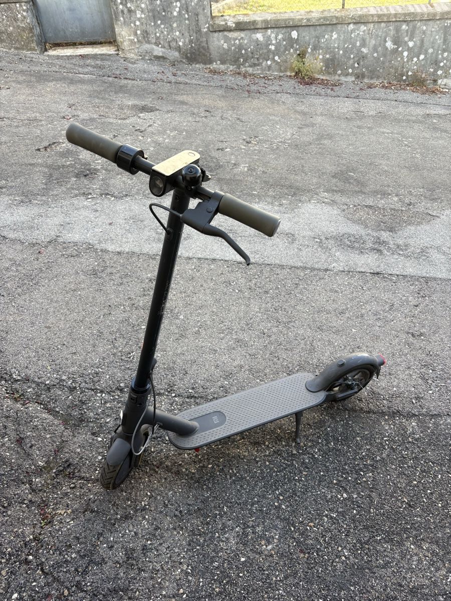 Xiaomi Kickboard: Xiaomi Mi Electric Scooter Essential – Usato da La Chaux-de-Fonds venduto da hug_y9hf 1