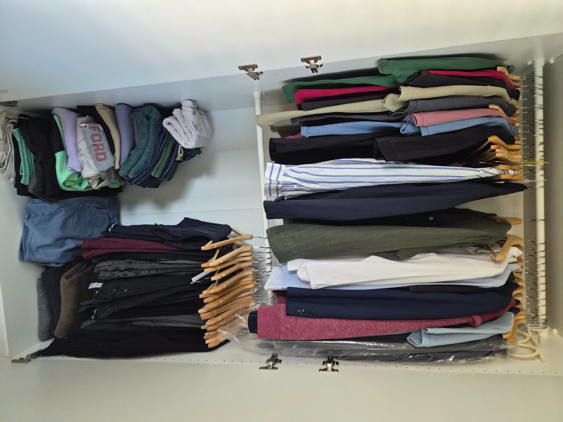 Schränke: White Wardrobe with 5 Doors and Shelving Great Condition – Gebraucht aus Maur von Sofi___ 3