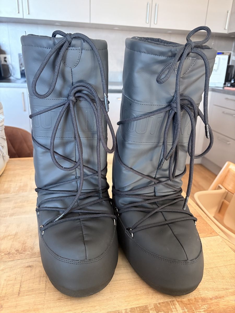 Moon Boot Damenschuhe: Moon Boot noires – Taille 39/41 – Gebraucht aus Crans VS von yor_n5h8