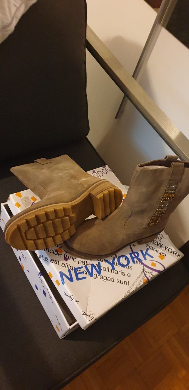 Chaussures femmes: Bottines – Neuf avec emballage d'origine à la tour de peilz par alegre02 1