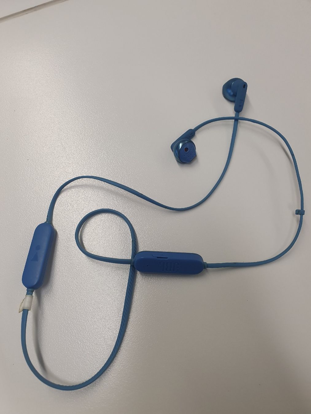 Cuffie: JBL Bluetooth Kopfhörer 215 BT – Usato da St.Gallen venduto da mai_gq8q