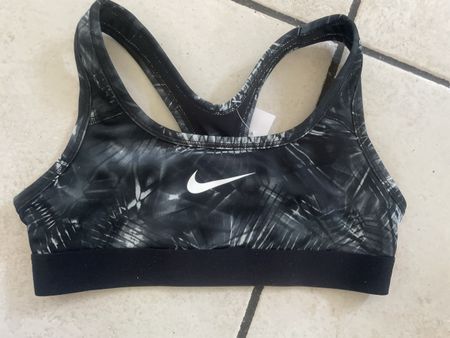 Nike Sport BH, neuwertig, Gr.128-137 ideales Sportoutfit