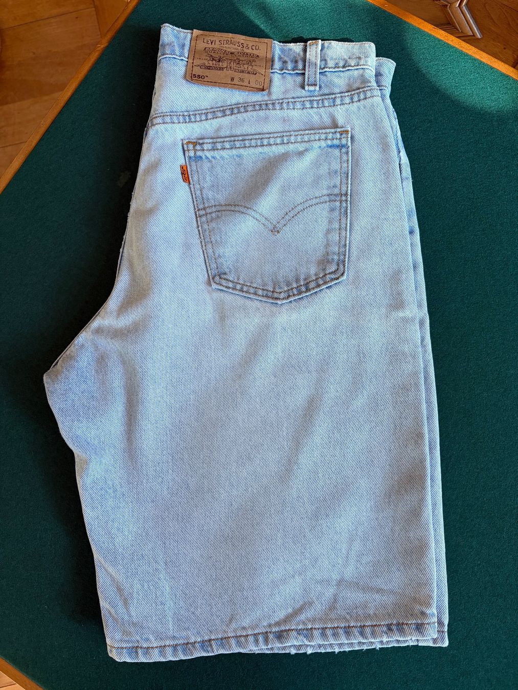 Levi's Jeans: LEVI'S VINTAGE Bermudashorts Größe 36 – Usato da Interlaken venduto da Bona55 7