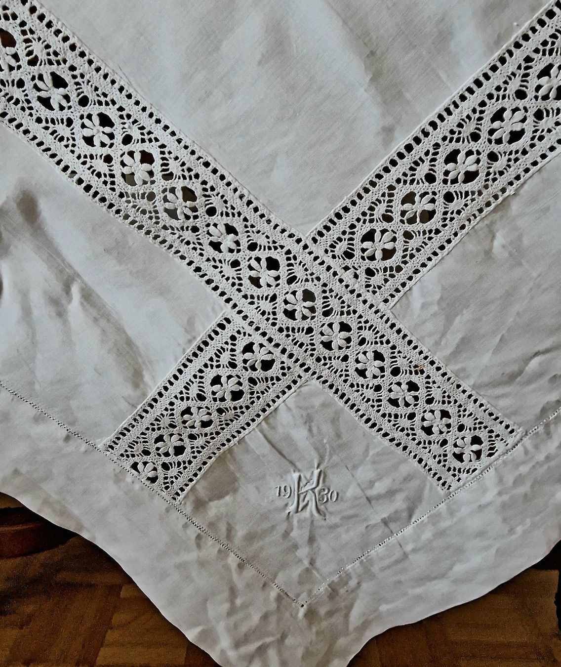 Altra biancheria da tavola: Antike Tischdecke 1930 Monogramm K – Usato da Bern venduto da Antikbatik 2