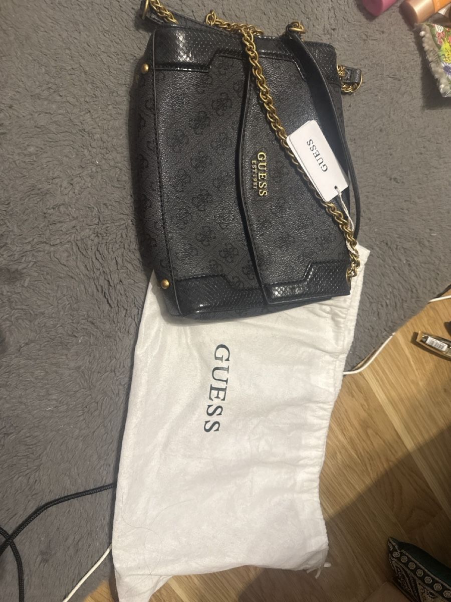 Guess Sacs femmes: Neue guess tasche – Neuf avec emballage d'origine à Köniz par Yaiito