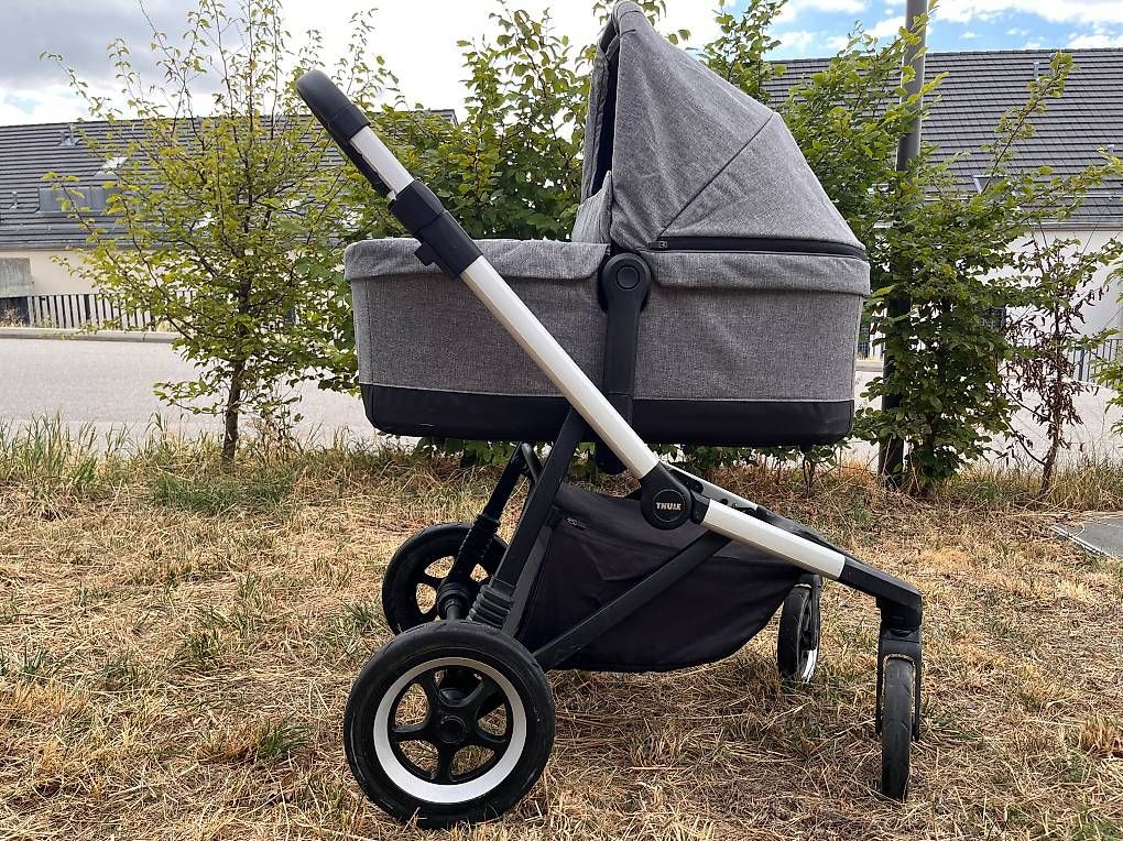 Thule Kinderwagen: Poussette Thule Sleek+bundle complet-tous les accessoires – Gebraucht aus Jongny von shark43