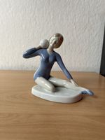 GDR Porzellan Figur Frau mit Ball