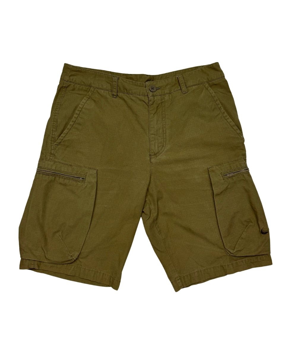 Nike Pantaloni: Short cargo Nike - 2017 - 34 – Usato da Lausanne venduto da Unehistoiredesapes