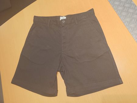kurze, schwarze Hosen. Gr 175