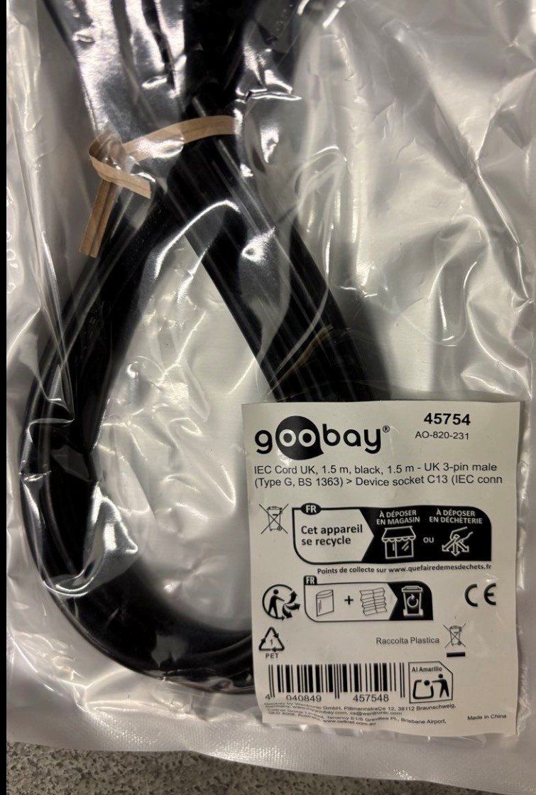 Cavi: UK Netzkabel C13, 1.5 Meter – Nuovo e nell'imballaggio originale da Wimmis venduto da Soccerfanshop 1