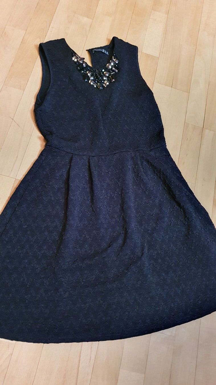 Vestiti: Schwarzes Kleid mit Perlenkragen Gr. M Festlich – Usato da Wald ZH venduto da CapLux 2