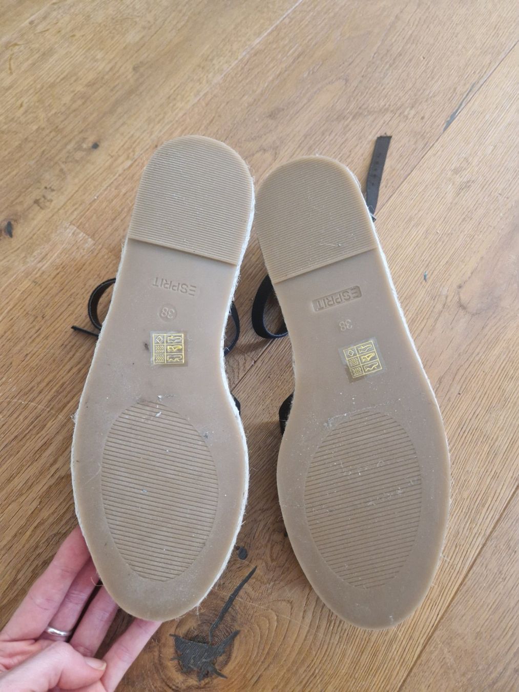 Esprit Scarpe da donna: Espadrilles Esprit schwarz Grösse 38 neuwertig – Nuovo (secondo la descrizione) da Dübendorf venduto da pet_8vnm 2