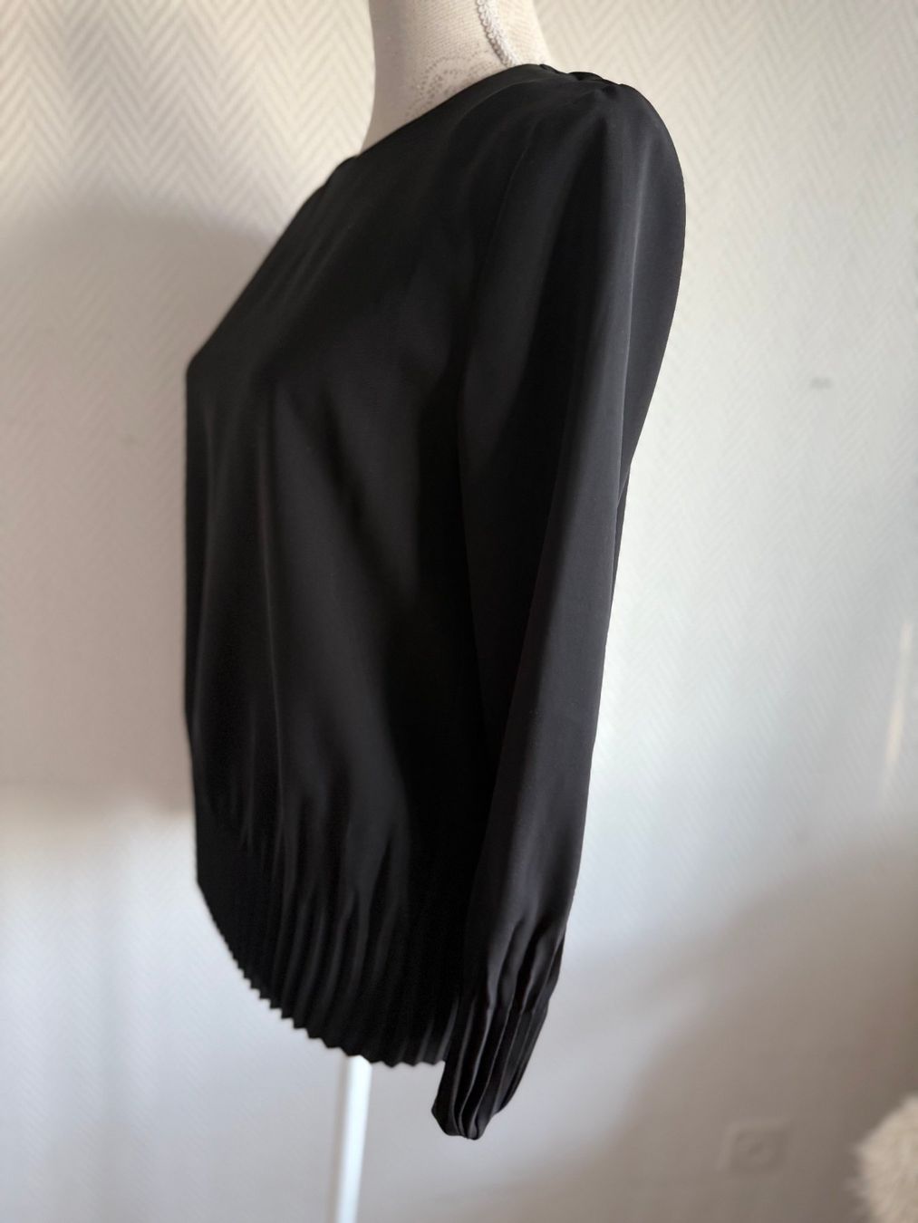 Cos Camicette: Neuwertig Edle COS Bluse schwarz Gr. 36 – Nuovo (secondo la descrizione) da Kirchdorf AG venduto da coco123 1