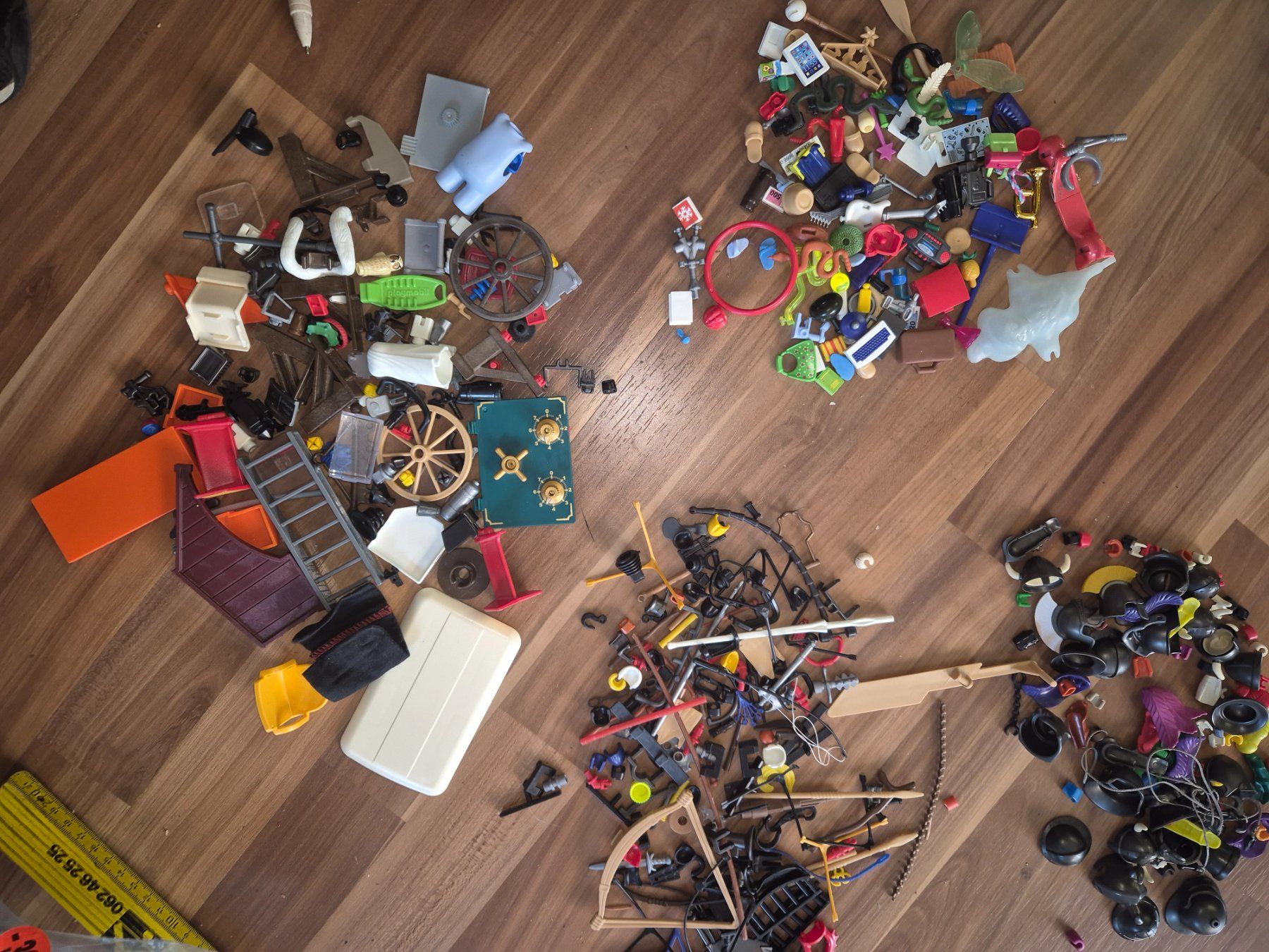 Playmobil Giocattoli: Playmobil div Helme Tiere Roller etc – Usato da Schwarzenburg venduto da Flamingo07