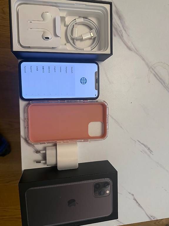 Telefoni cellulari / Smartphones: iPhone 11Pro top Zustand  – Usato da Widen venduto da Miri-Kiri 2