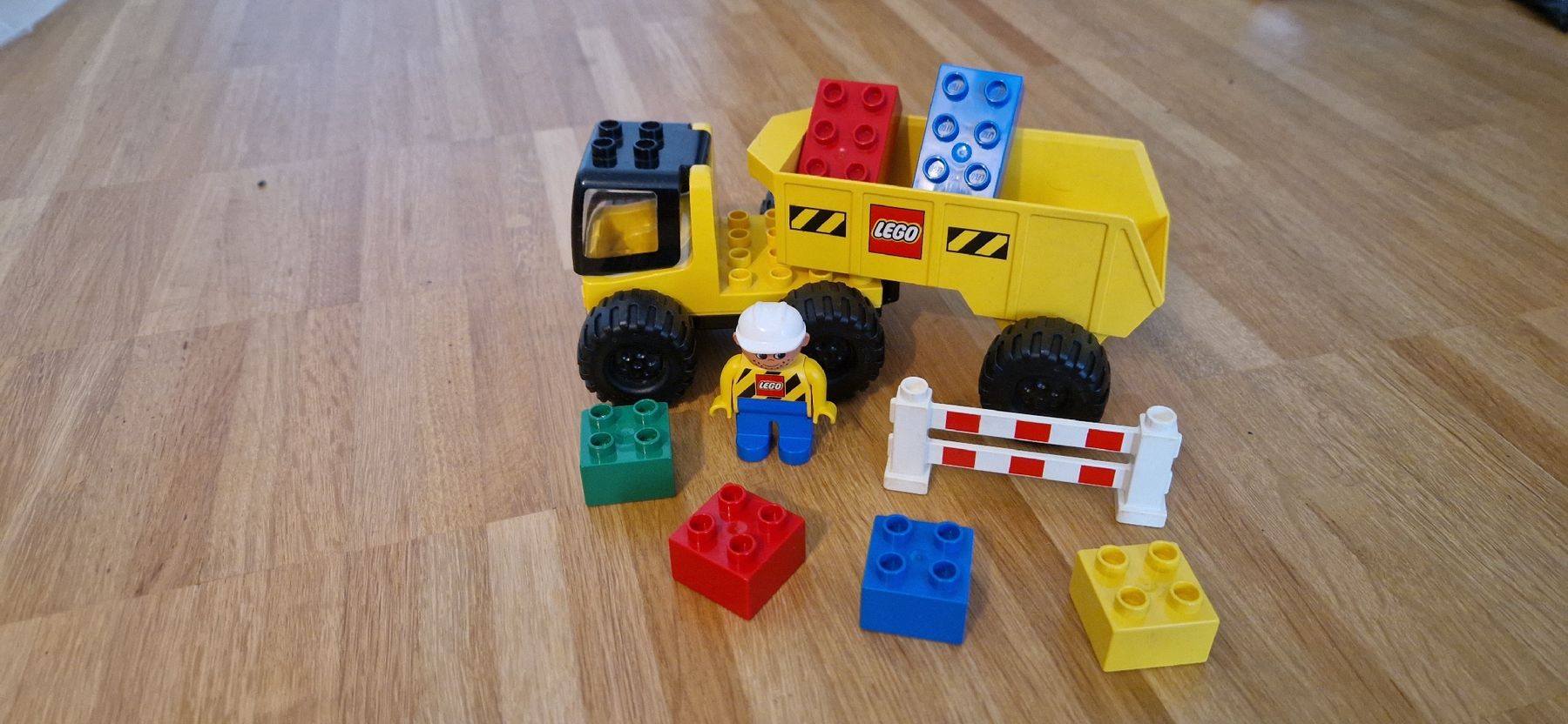 Lego Kit di costruzioni: Lego Duplo Lastwagen mit Bauarbeiter, 2808 – Usato da Riehen venduto da Aconitum