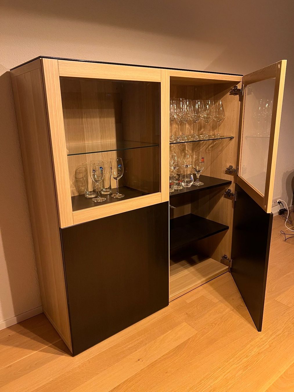 Ikea Vitrines: IKEA BESTA Vitrine – D'occasion à Ellikon a d Thur par Shooter_97