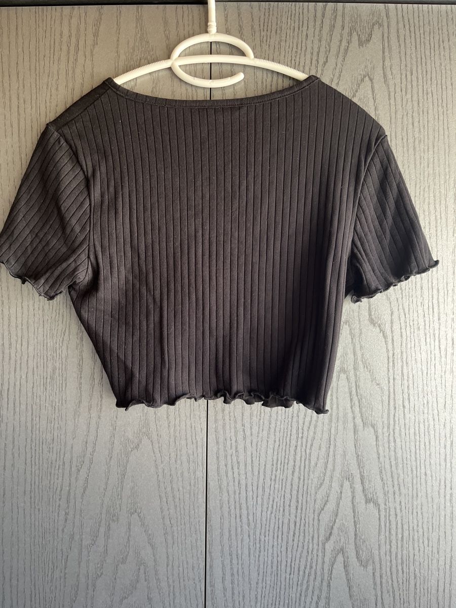 Shein T-shirt: T-shirt noir effet croisé – Usato da Le Locle venduto da Ophelhugy 1