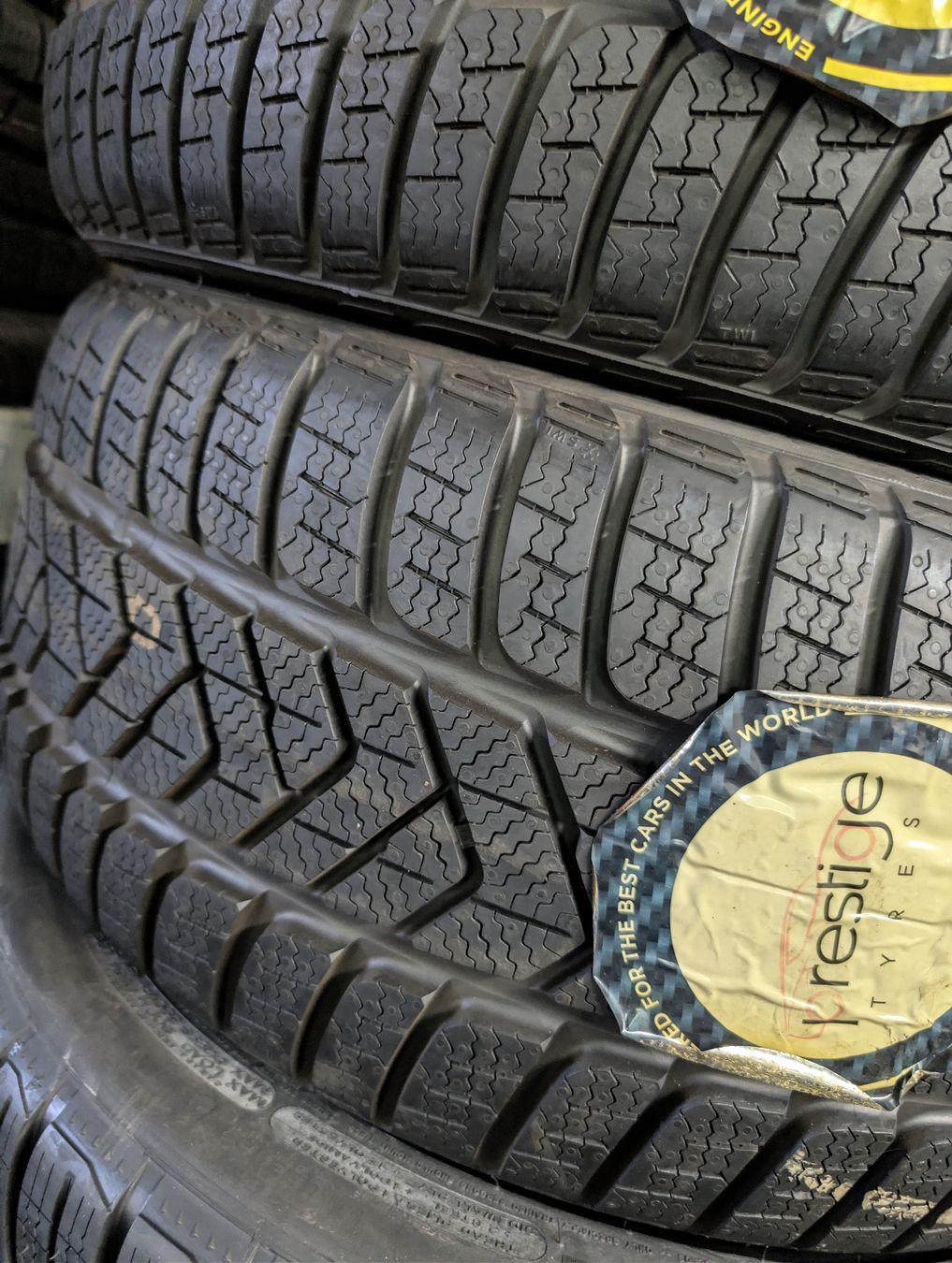 Pirelli Pneus & Kompletträder: 245/35/19  Winterreifen – Neu und originalverpackt aus Dürrenäsch von Pneu-Idris 1