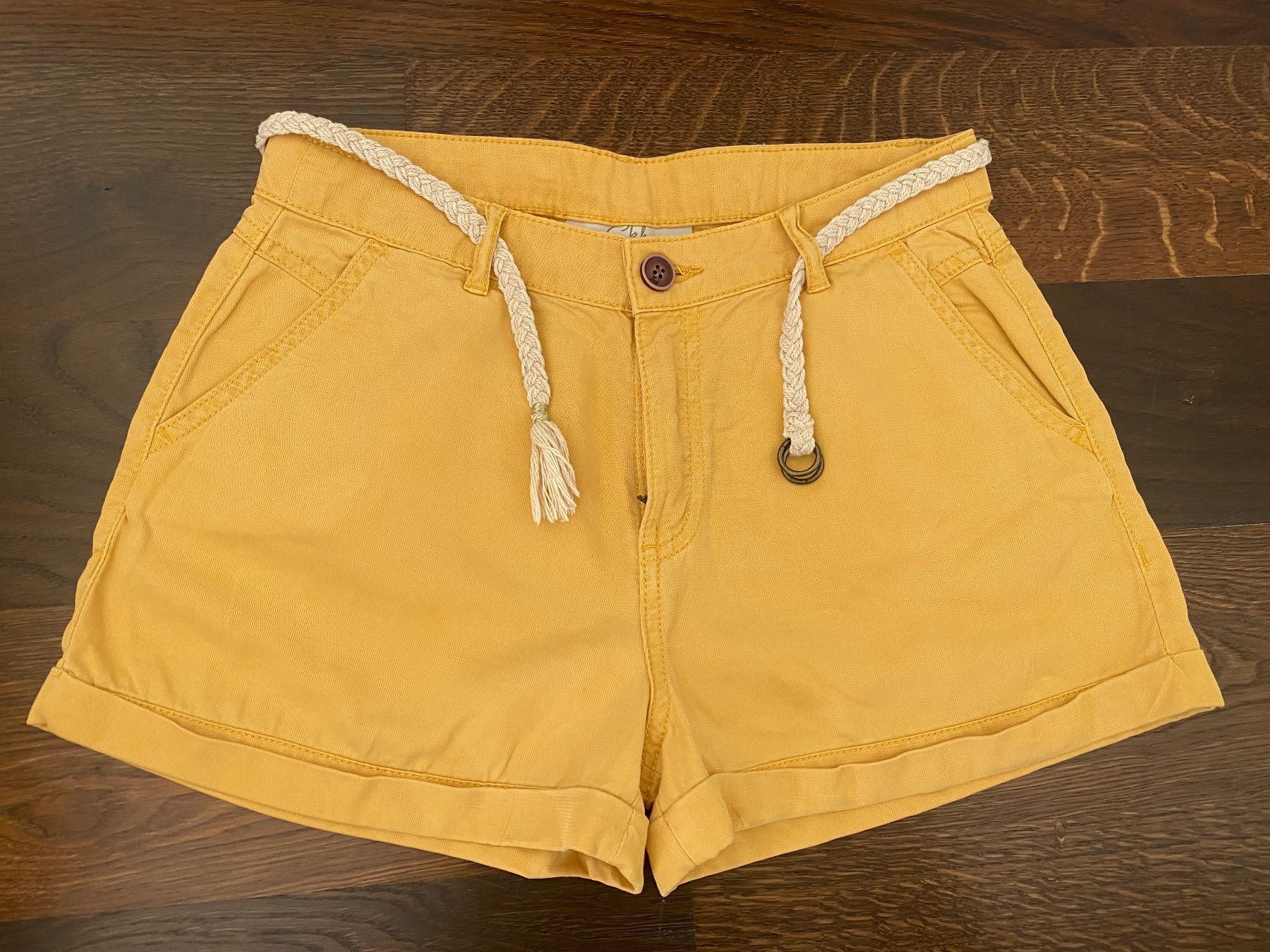 Pantaloni: Short jaune, taille 36 – Nuovo (secondo la descrizione) da Versoix venduto da coul-raoul