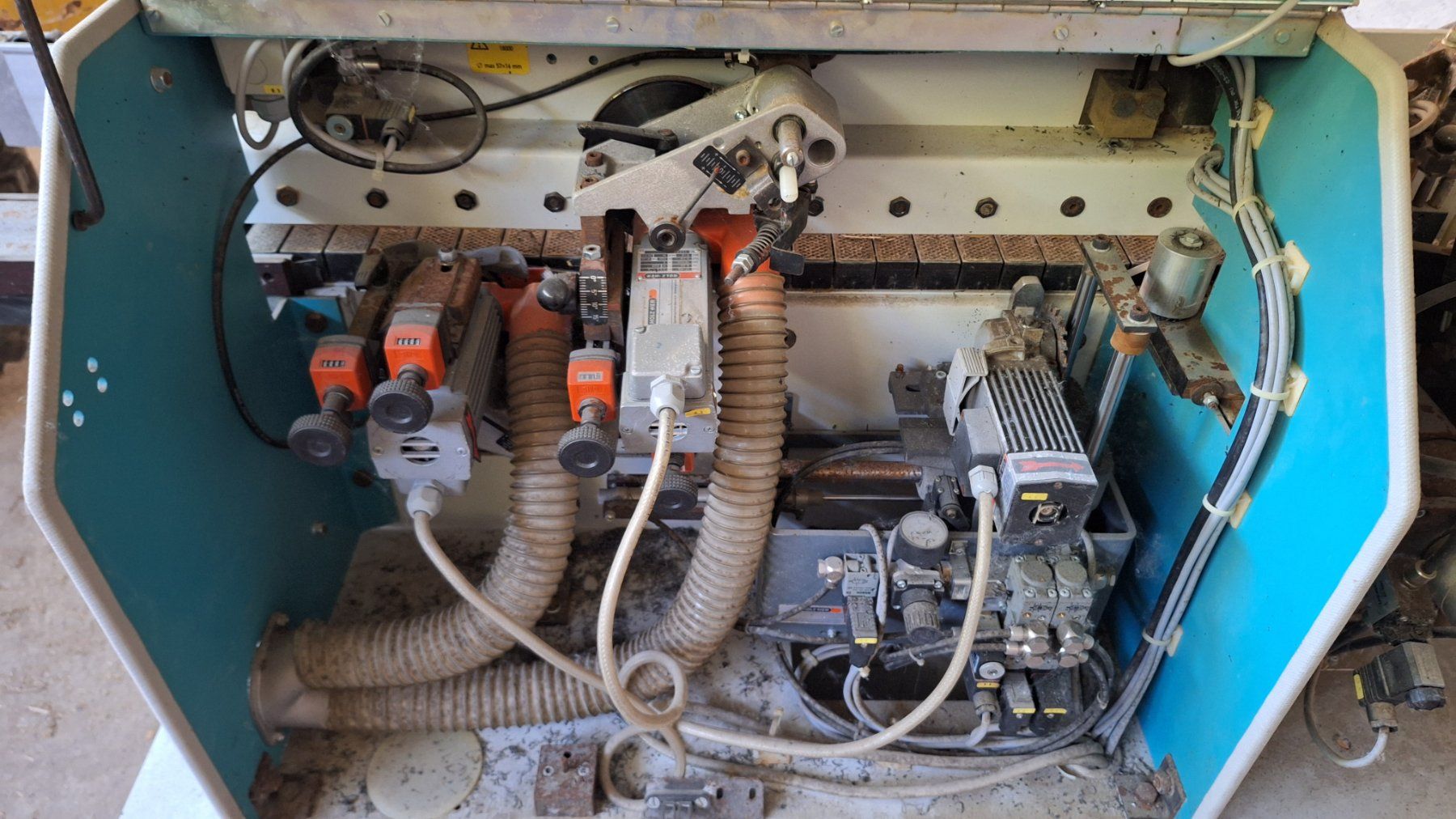 Toutes les machines: Kantenleimmaschiene CP 1433 – Défectueux à Zwingen par lahonda11 1