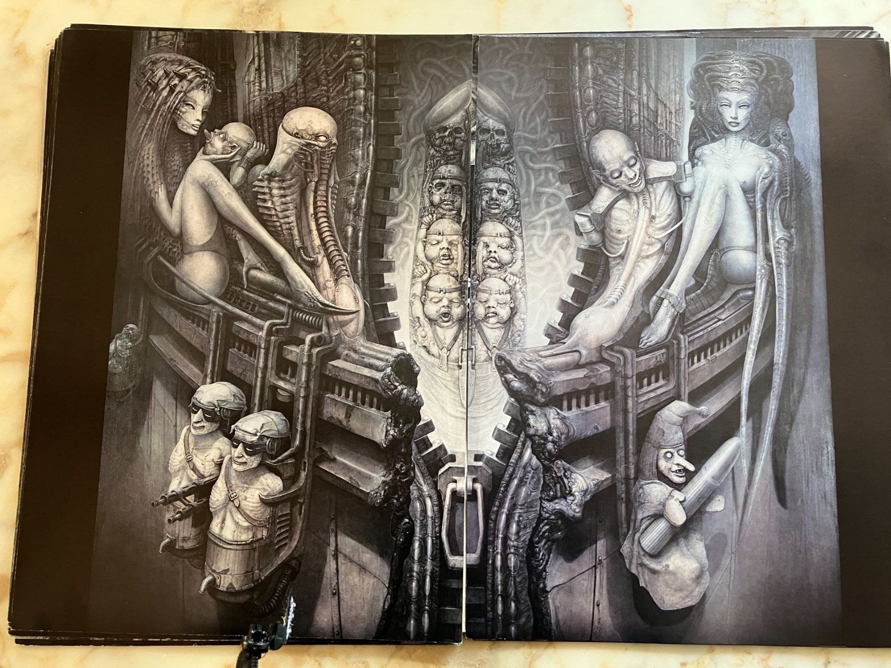 Libri: H.R.Gigers Necronomicon – Usato da Männedorf venduto da Amleto3 4