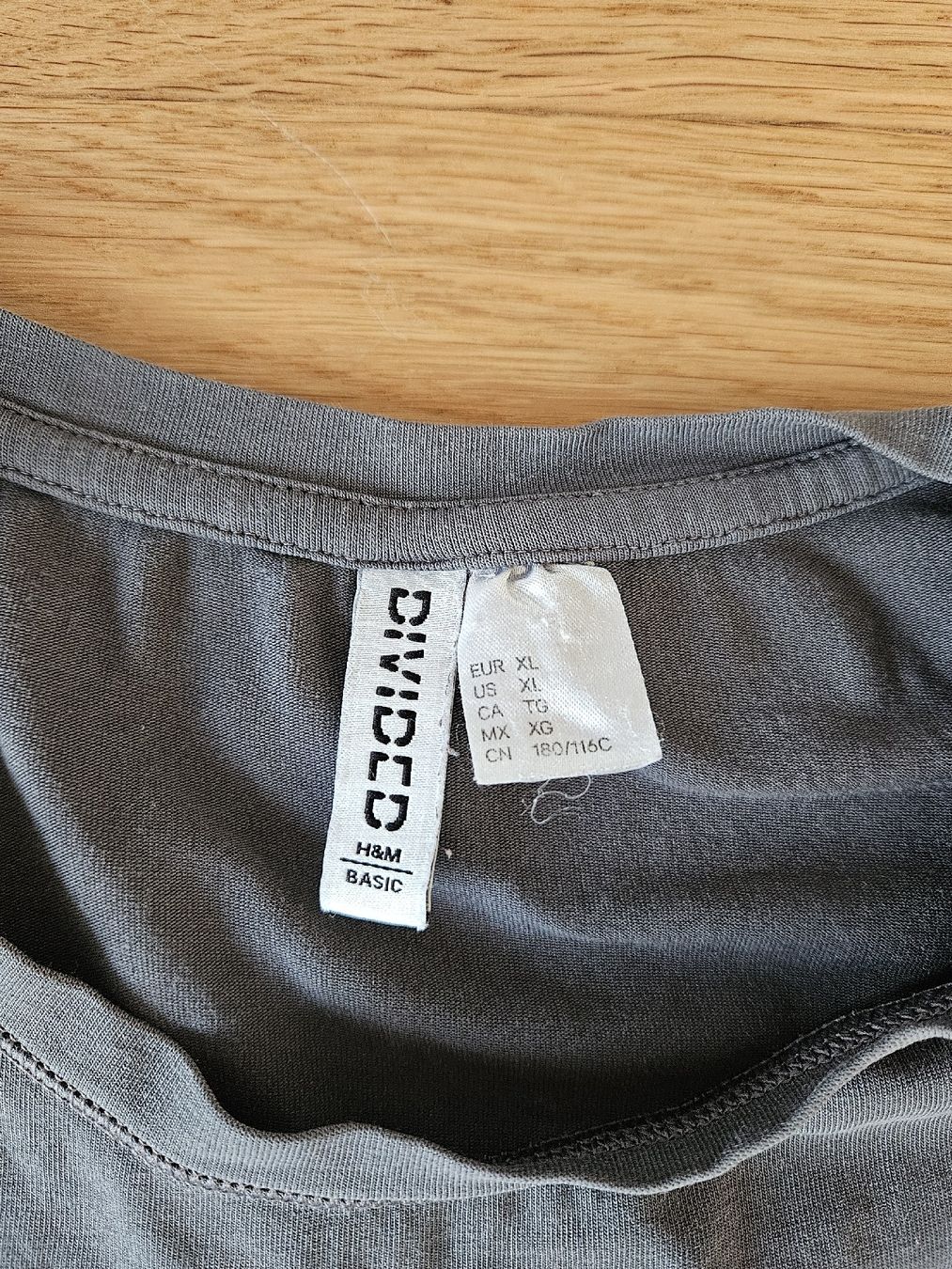 H&M T-Shirts: T-Shirt Grau, Top Zustand! – Gebraucht aus Abtwil AG von Ayline.a8 1