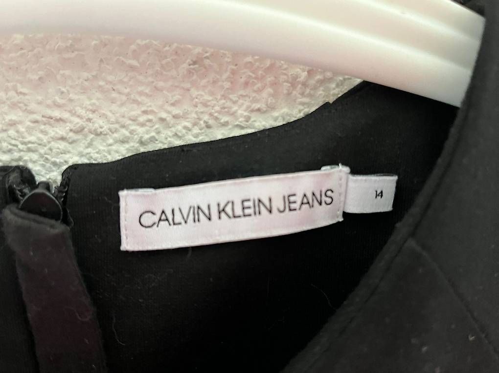 Vestiti & Gonne: Robe Calvin Klein 14 ans – Usato da Geneveys-Coffrane venduto da gg_r2xd 2