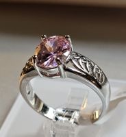 Funkelnder Ring mit rosa Zirkonia, Gr. 9