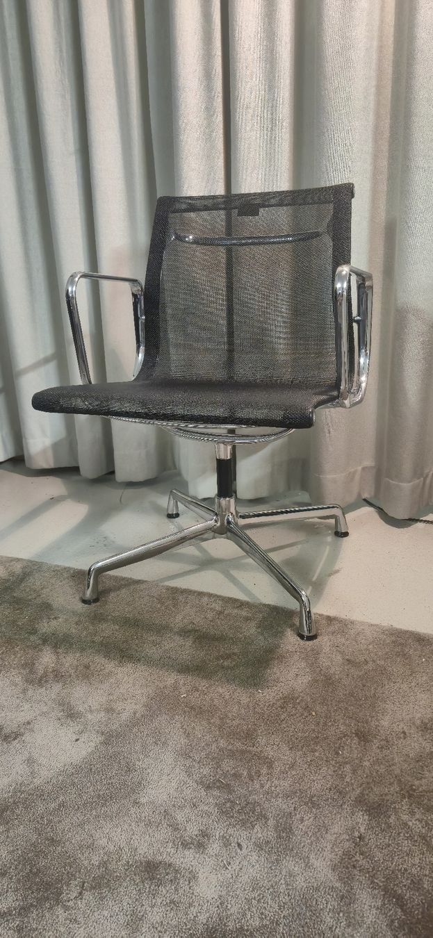 Vitra Sedie:  Vitra Aluminium Chair Eames  – Usato da Meilen venduto da COSTA_ABC 4