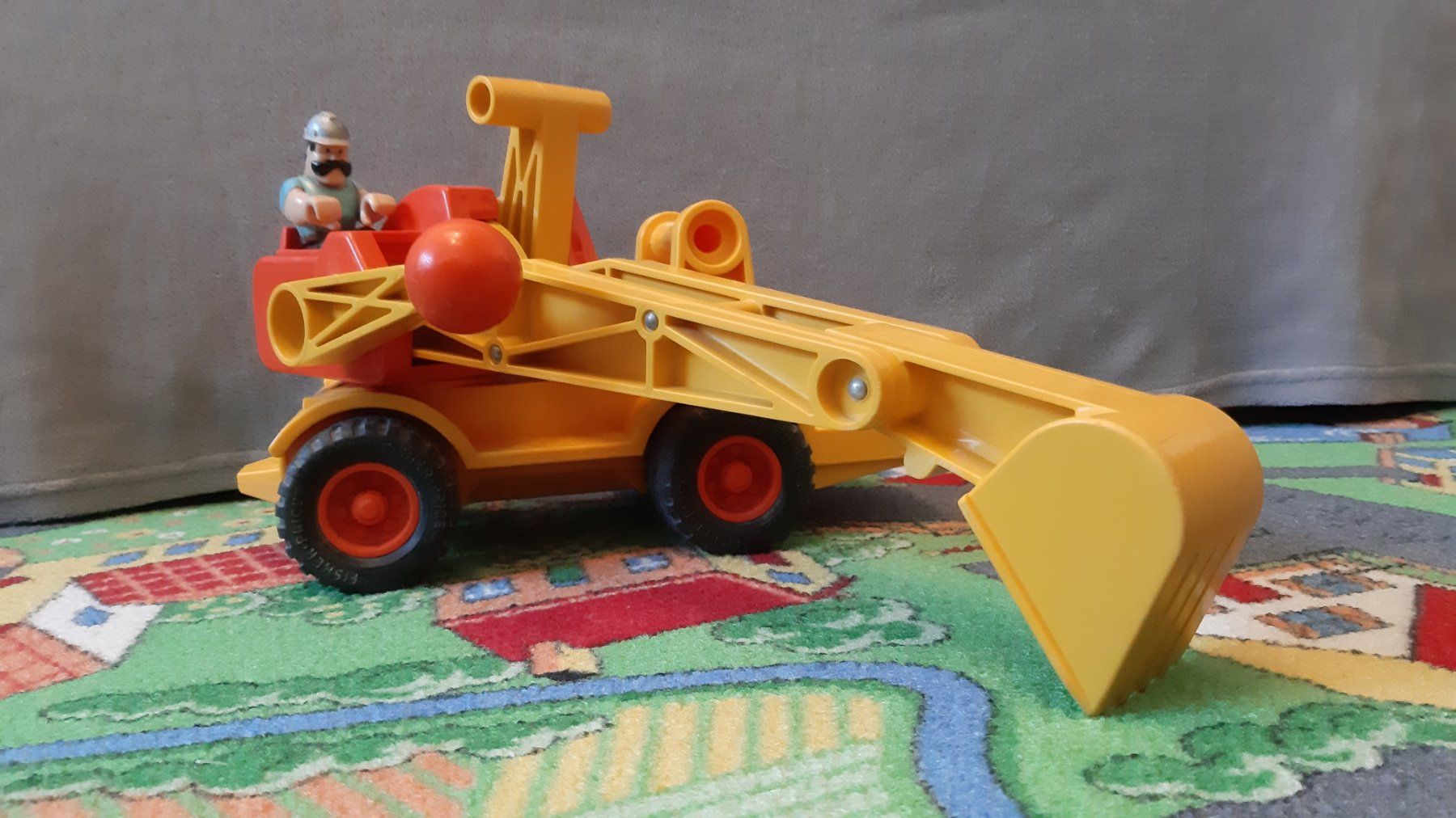 Fisher-Price Giocattoli: Fisher-Price - Bagger mit "Willi" dem Baggerführer – Usato da Rheinfelden venduto da Bistrello 3